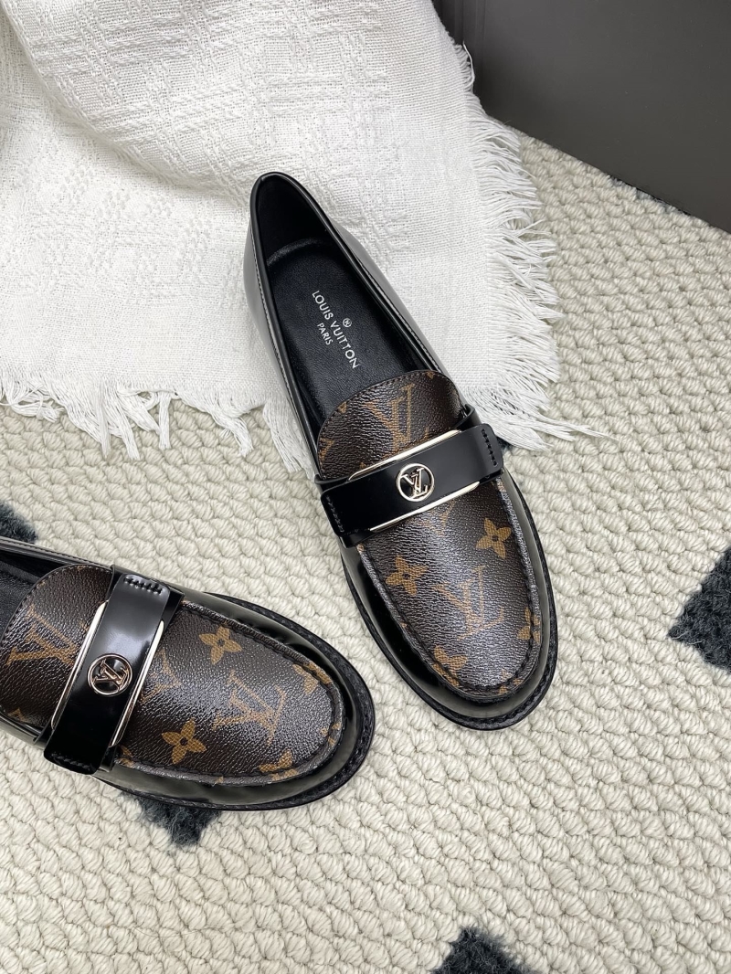 l0vis Vvtt0n loafers